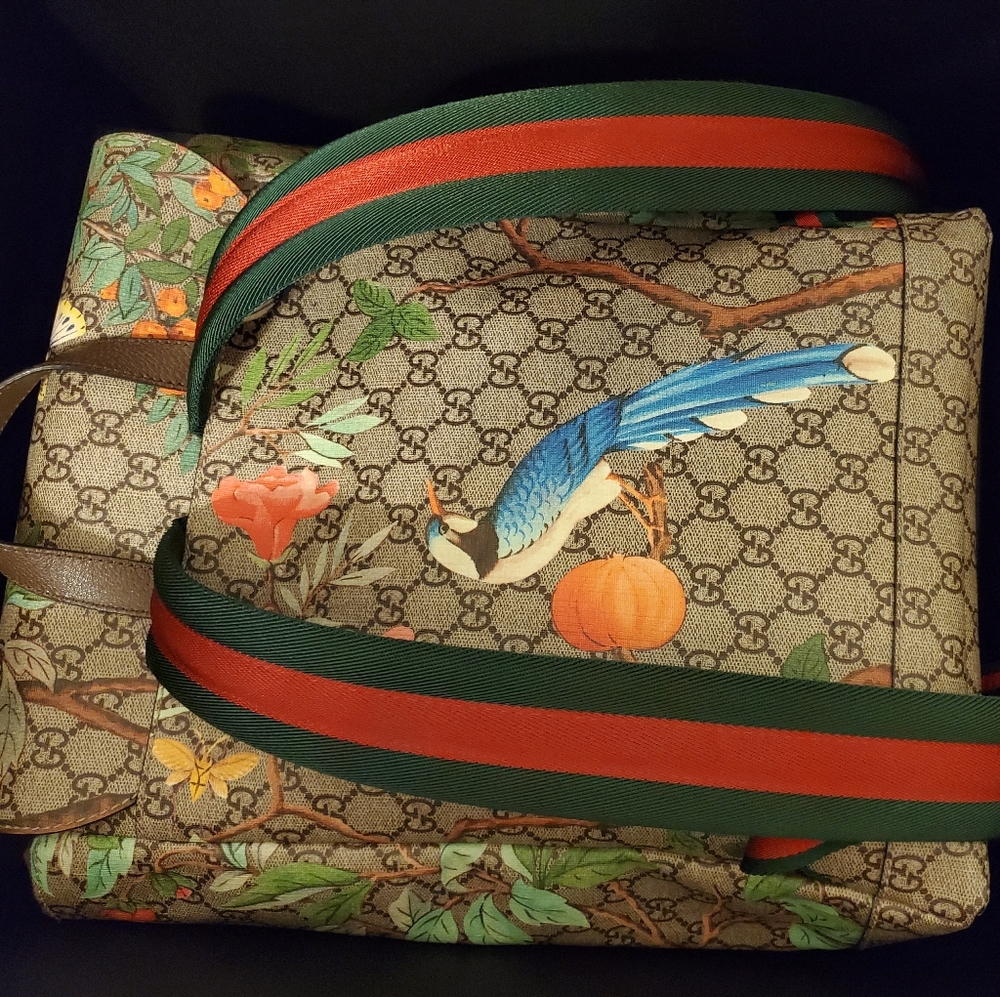 Authentic Gucci - Picture 3 of 3